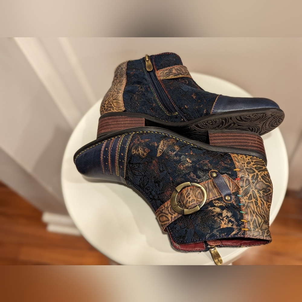Elegant Women's Ankle Boots in Blue and Brown - Picture 9 of 9